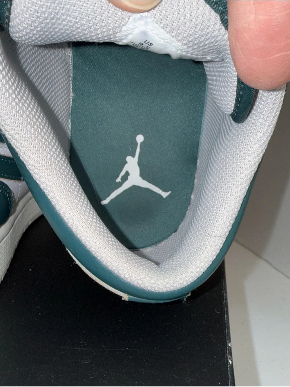 Jordan Men’s Low-Top Sneakers in White and Dark Green size 9.5